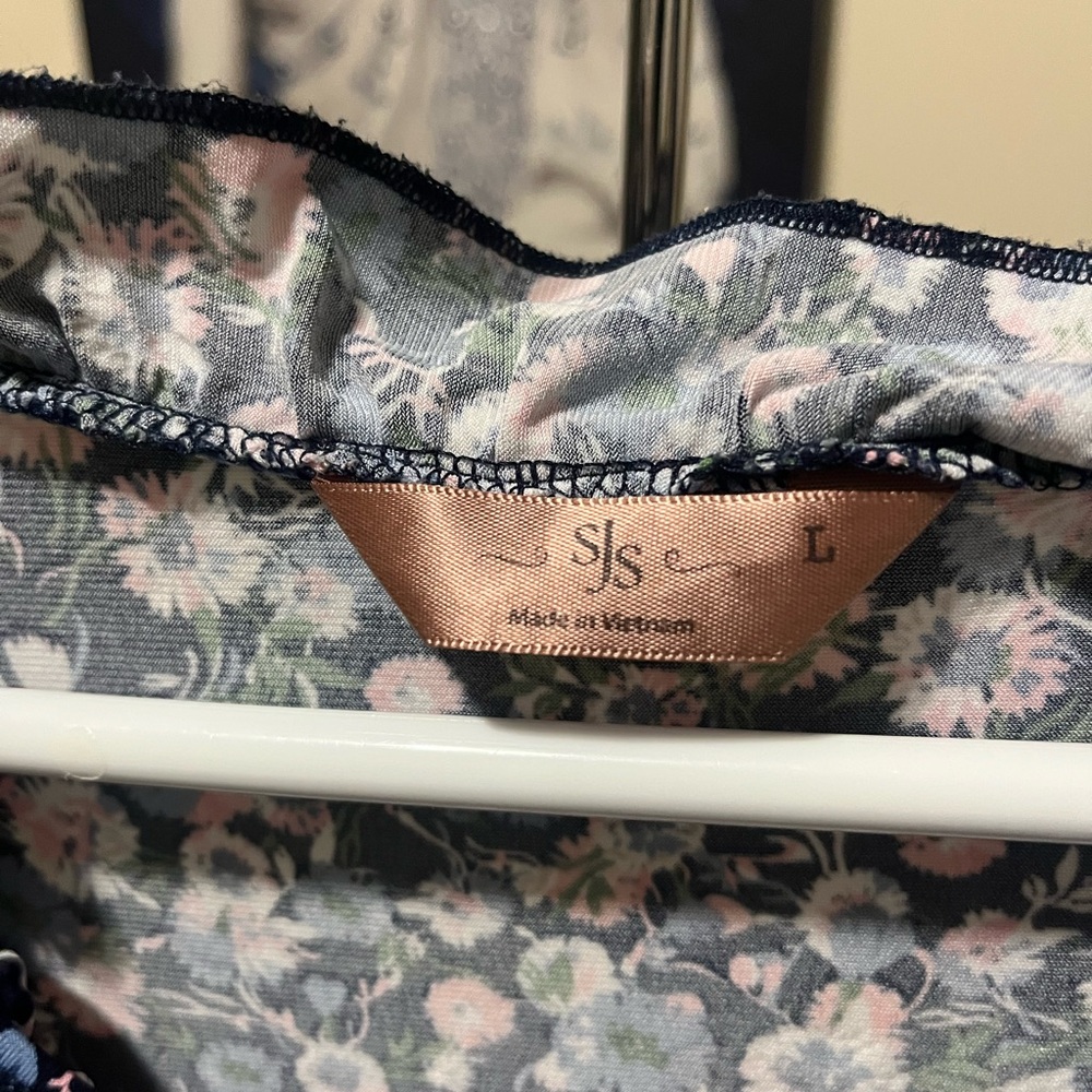 SJS Floral Ruffle Detailing Top - L - Picture 6 of 7